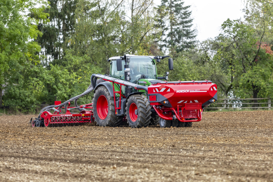 Taro SL - 3-point seeding technology - Seeding | HORSCH