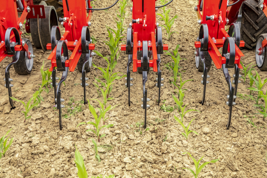 Qualité de travail assurée par les 3 socs de binage pour les interrangs de 45 et 50 cm
