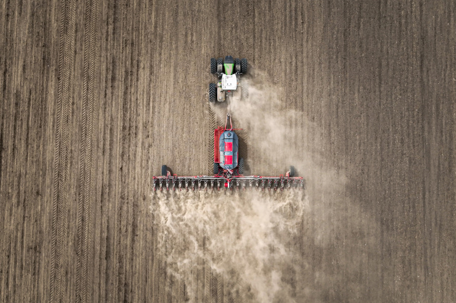 Максимальная производительность с рабочей шириной 18 м и скоростью движения до 15 км/ч