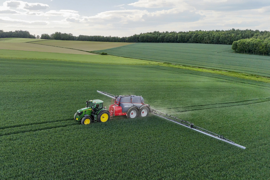 Производительность и высокая скорость движения с системой активного управления штангой BoomControl